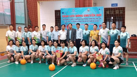 Tổ chức giao hữu bóng chuyền hơi nhân kỷ niệm Ngày Giải phóng thành phố Lạng Sơn