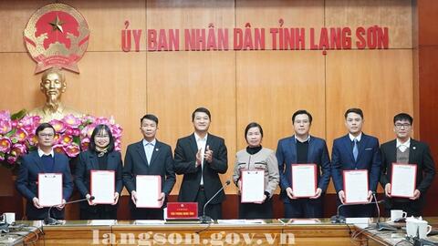 Công bố Quyết định điều động, bổ nhiệm lãnh đạo các phòng chuyên môn thuộc Văn phòng UBND tỉnh