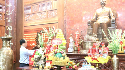 Chi bộ Tổng hợp - Nội chính và Chi bộ Kinh tế, Đảng bộ Văn phòng UBND tỉnh sinh hoạt chuyên đề tại Khu di tích K9 Đá Chông