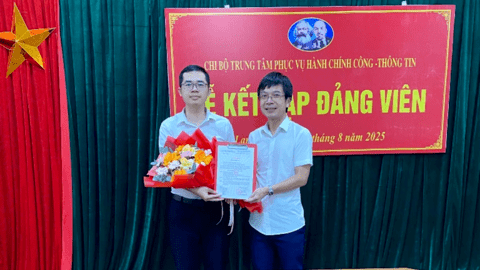 Chi bộ Trung tâm Phục vụ hành chính công – Thông tin tổ chức Lễ kết nạp đảng viên mới